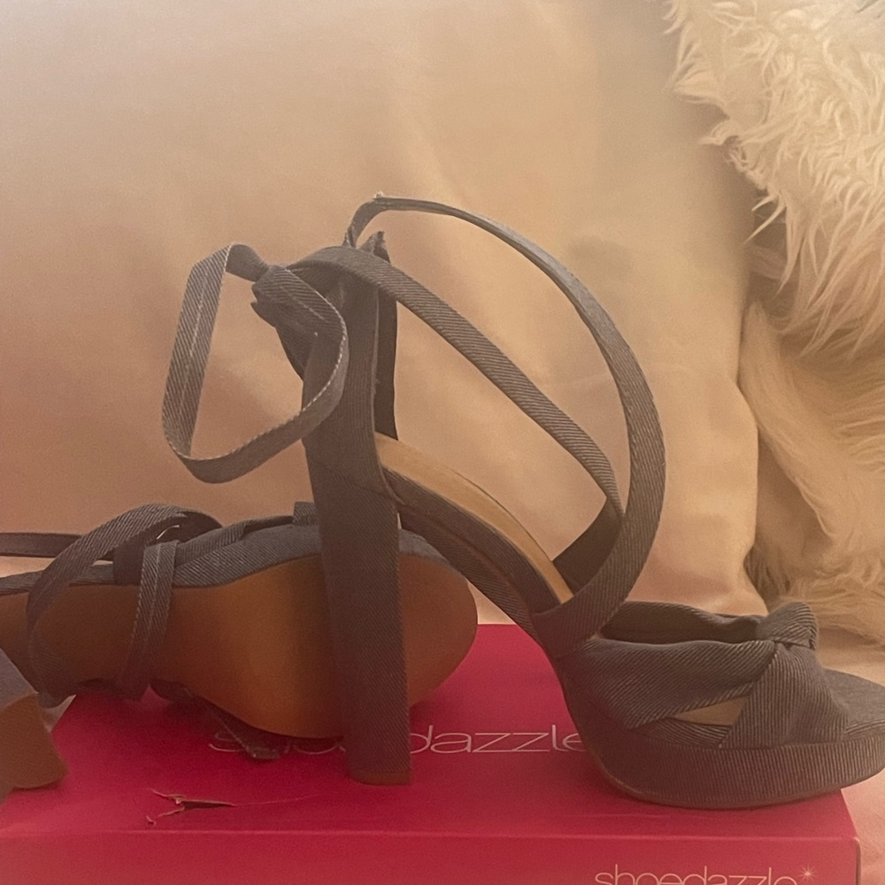 Brand new Shoe Dazzle platform sandals